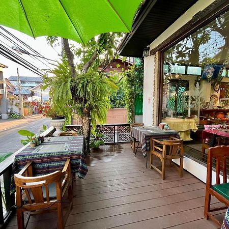 Baan Huenphen Hotel Chiang Mai Buitenkant foto