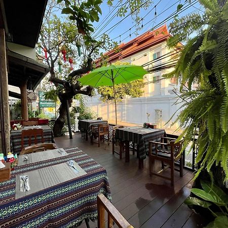 Baan Huenphen Hotel Chiang Mai Buitenkant foto