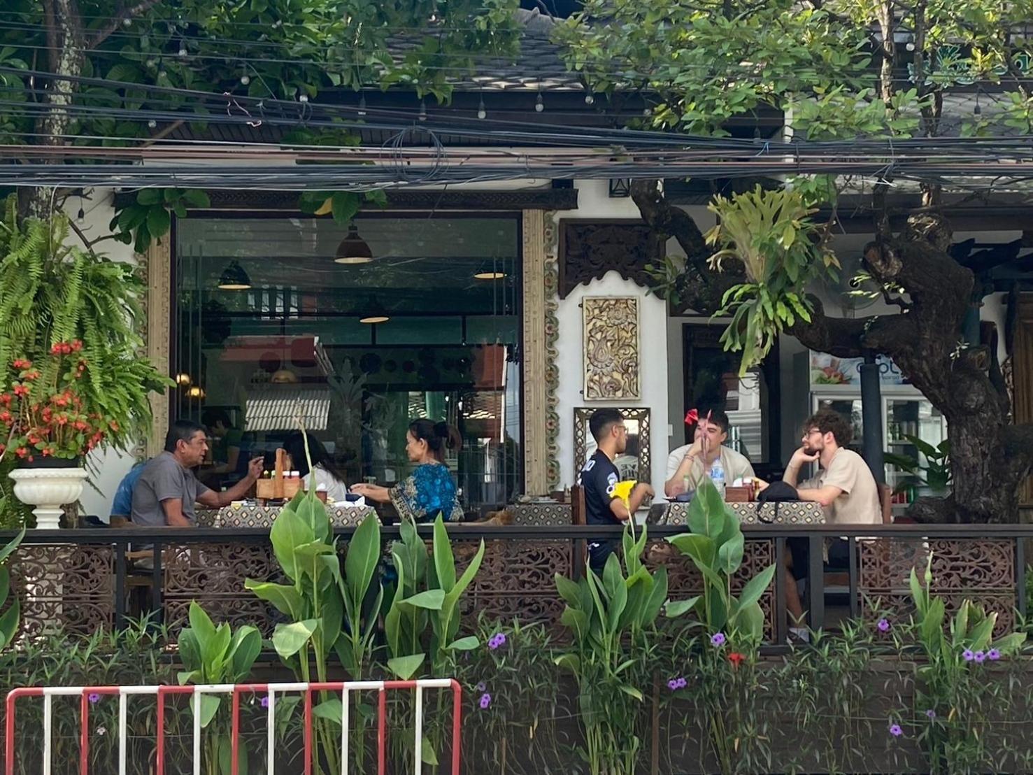 Baan Huenphen Hotel Chiang Mai Buitenkant foto