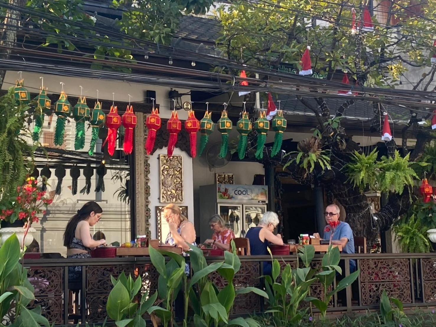 Baan Huenphen Hotel Chiang Mai Buitenkant foto
