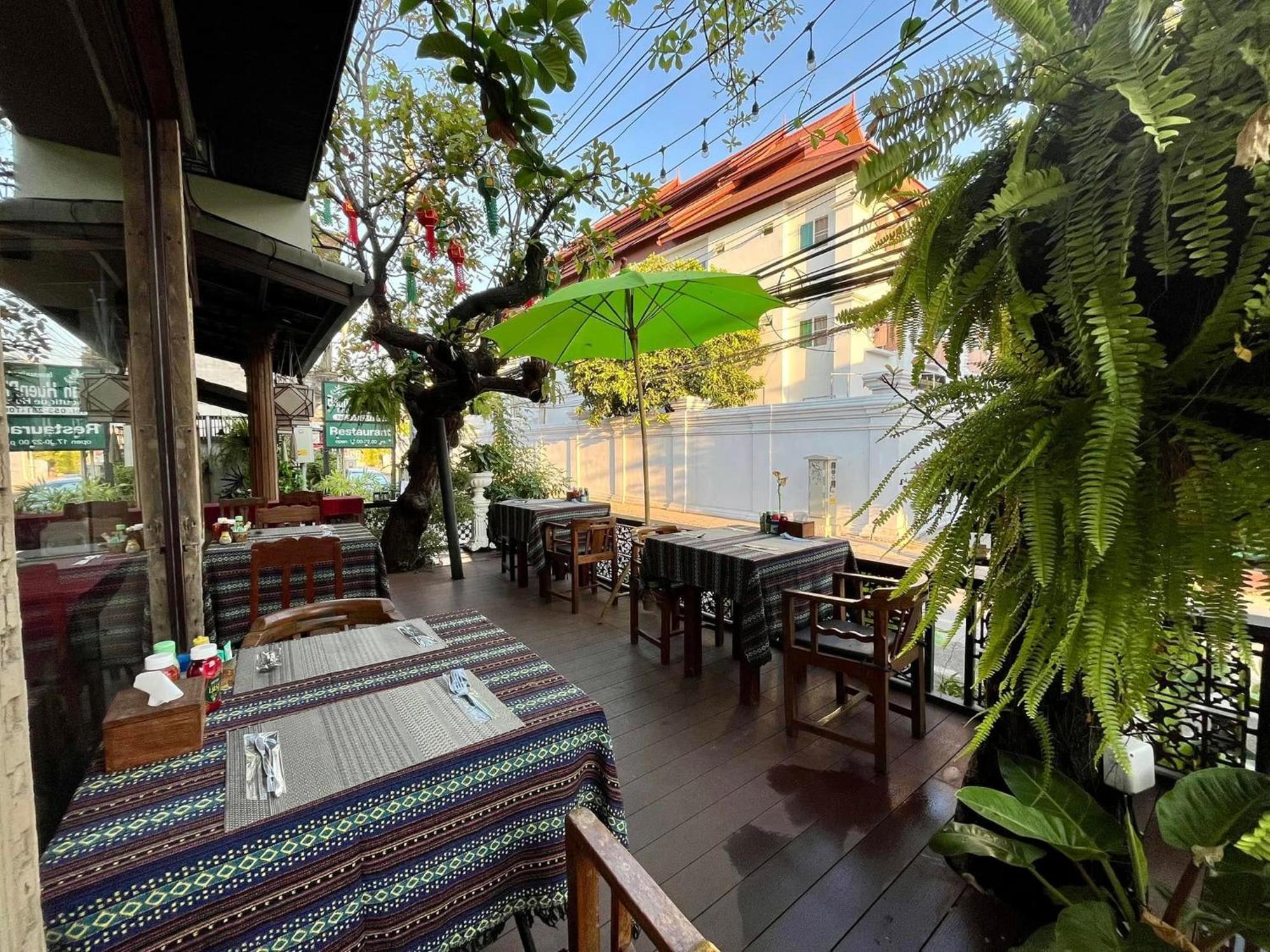 Baan Huenphen Hotel Chiang Mai Buitenkant foto