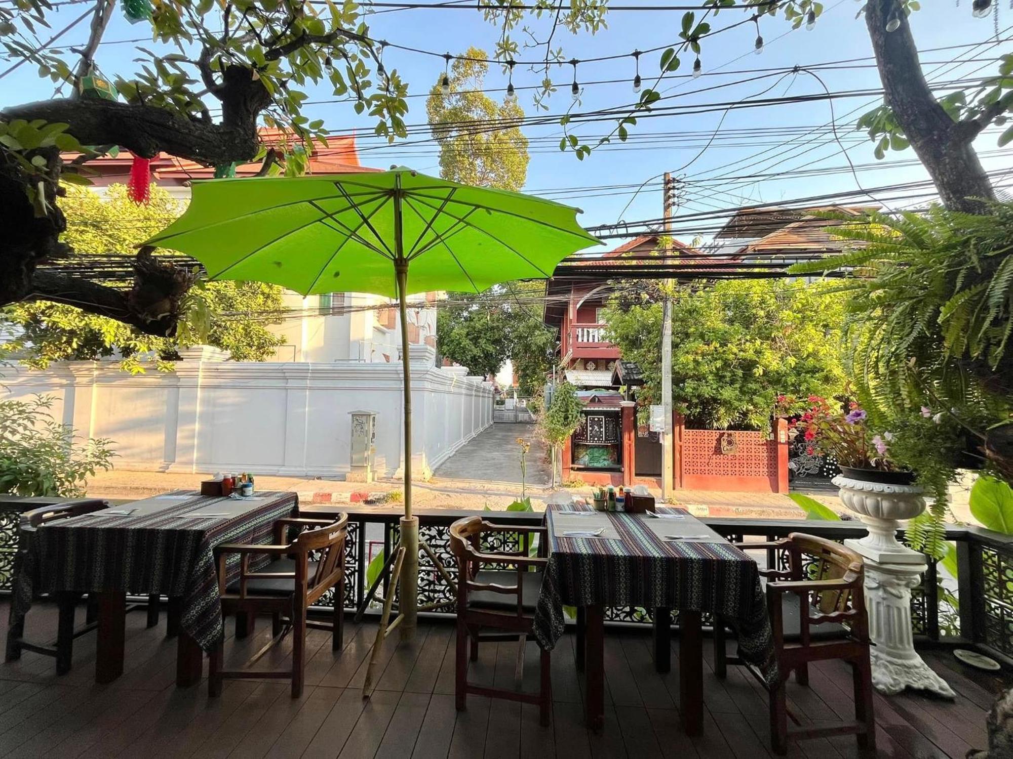 Baan Huenphen Hotel Chiang Mai Buitenkant foto
