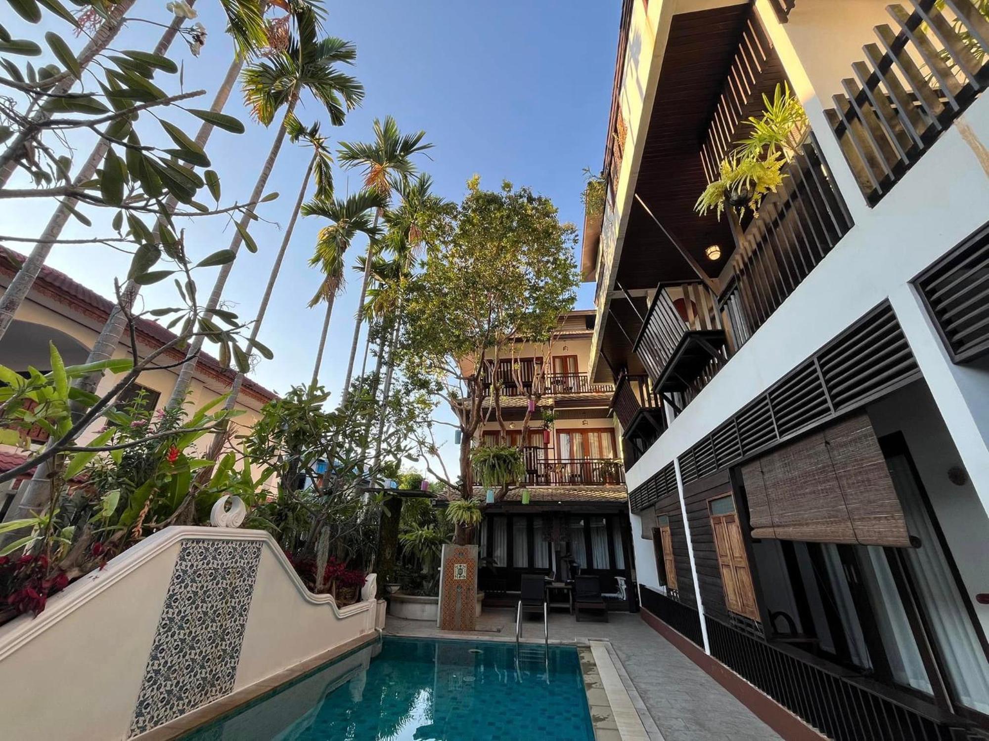 Baan Huenphen Hotel Chiang Mai Buitenkant foto
