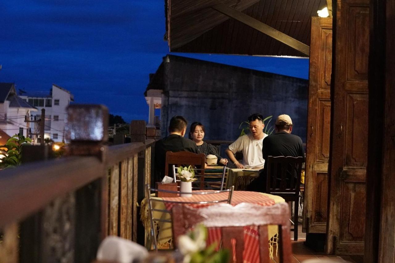 Baan Huenphen Hotel Chiang Mai Buitenkant foto