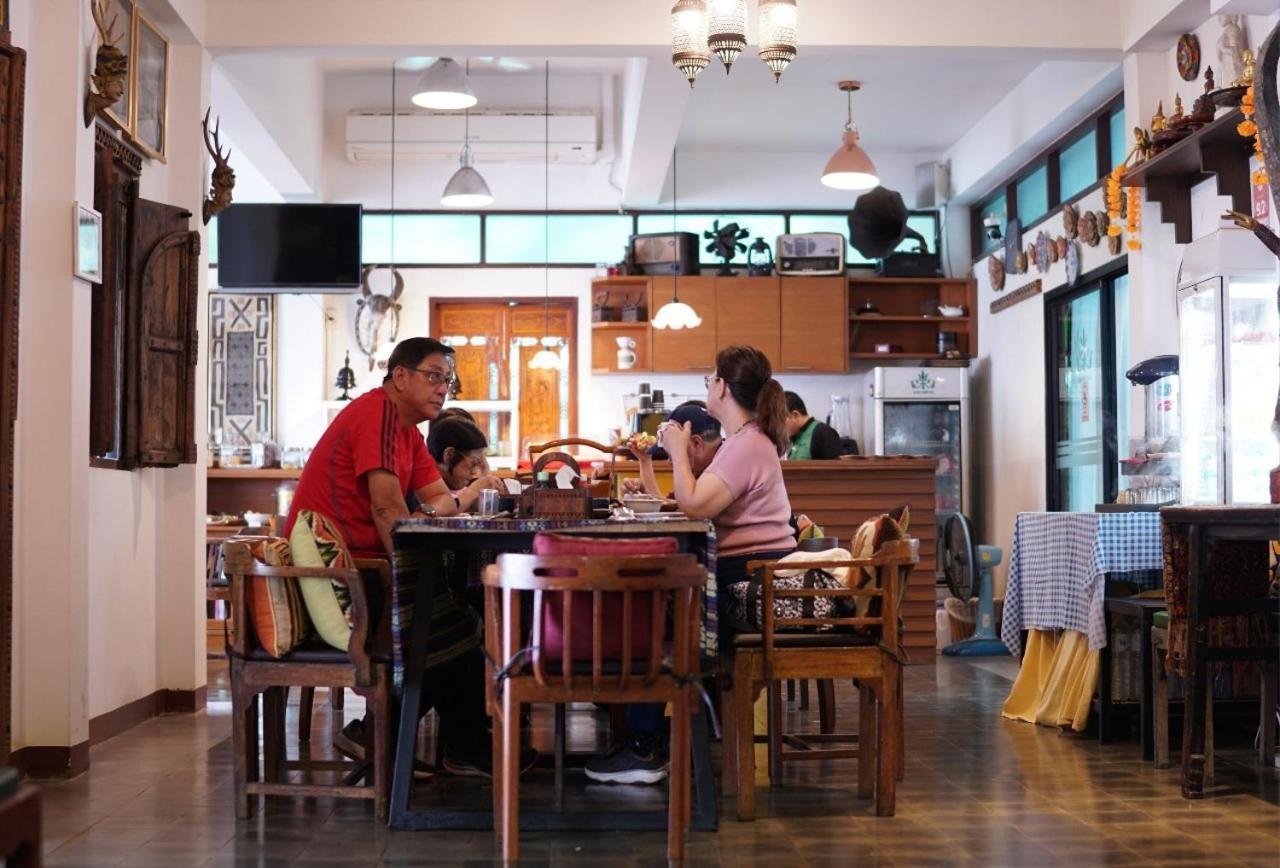 Baan Huenphen Hotel Chiang Mai Buitenkant foto
